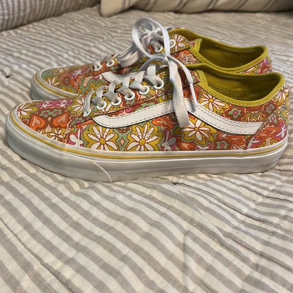 Shoes - Picture 2 of 3